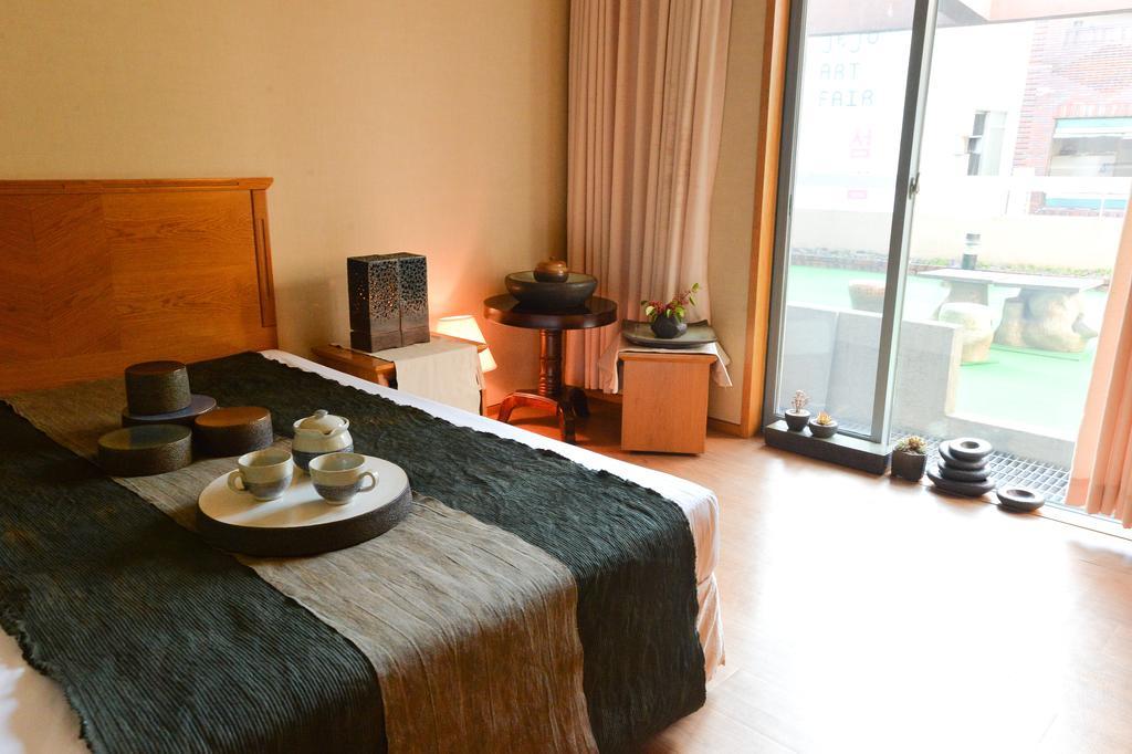Daedong Hotel Чечжу Номер фото